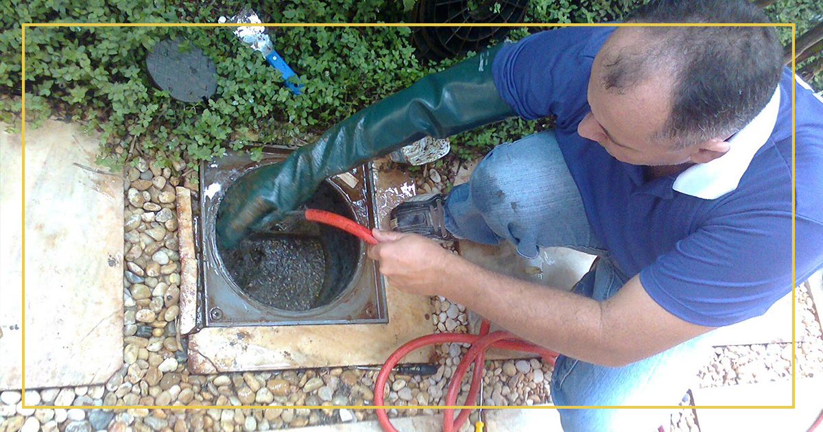 Como Acabar com o Mau Cheiro na Caixa de Gordura de Uma Vez